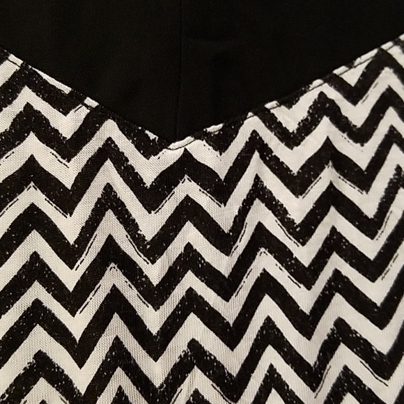 NEW H&M Chevron Racerback Tank - Picture 5 of 5